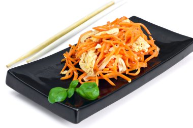 Havuç salatası, tuz, şeker, soğan, sarımsak, bitkisel yağ, balsami