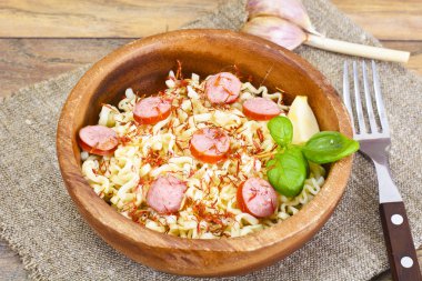 Sosis tabakta ile makarna