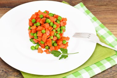 Sulu sebze güveç. Kırmızı biber, köfte ve patates gibiydik. Diyet gıda