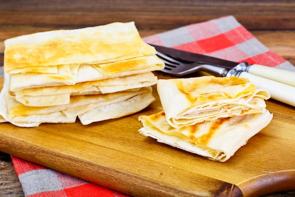 Жареный хлеб Пита с сыром — стоковое фото