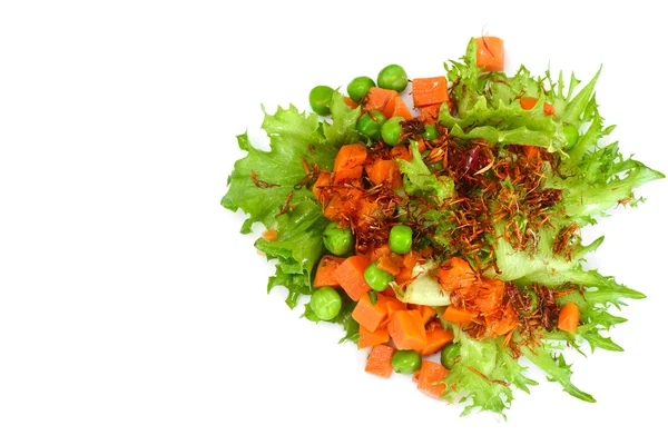Guisado de legumes suculento. Alface, ervilhas e cenouras. Alimentos dietéticos — Fotografia de Stock