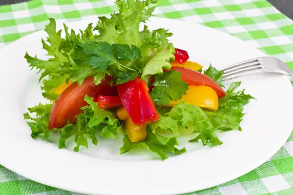 Tomate, Paprika mit Salat — Stockfoto