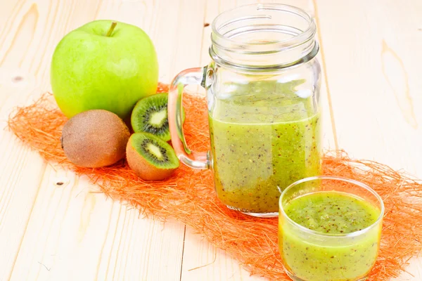 Jus Segar Kiwi dan Apple — Stok Foto