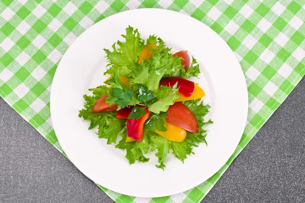 Pomodoro, peperone dolce con insalata di lattuga — Foto Stock