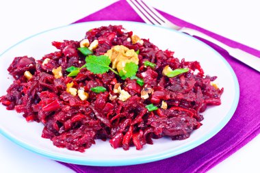 Sarımsak ve pancar salatası