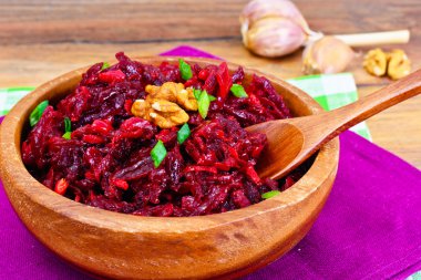 Sarımsak ve pancar salatası