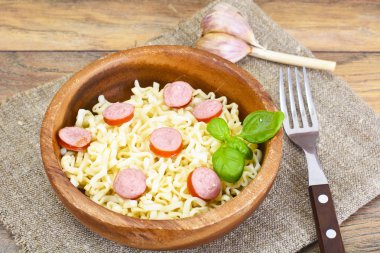 Sosis tabakta ile makarna