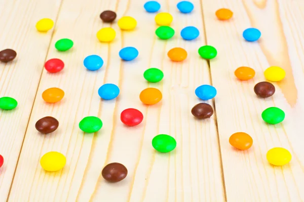 Dulces bombones caramelo en Woody — Foto de Stock