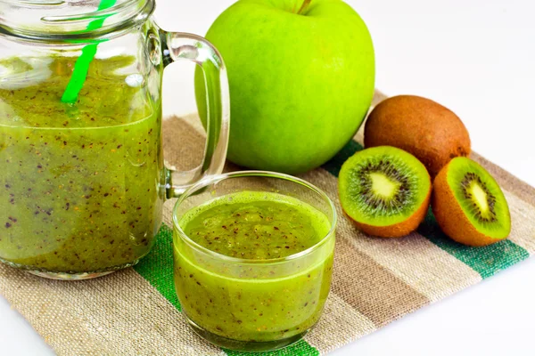 Kiwi- och färsk äpplejuice — Stockfoto