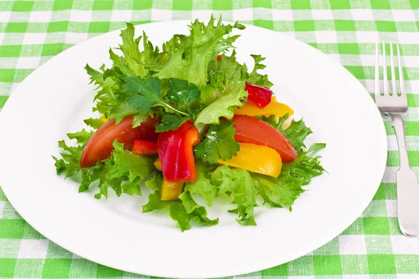 Domates, marul salatası ile tatlı biber — Stok fotoğraf