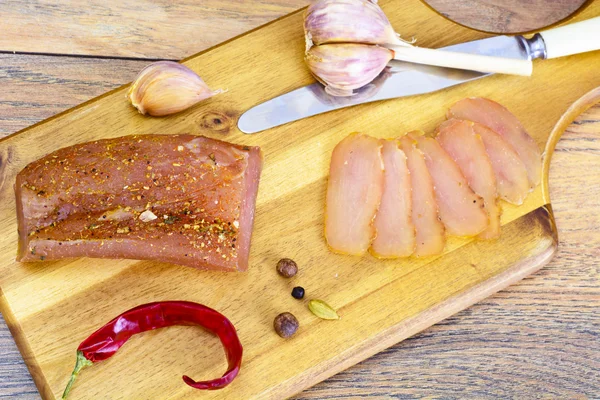 Baharat soslu soğuk haşlanmış domuz eti