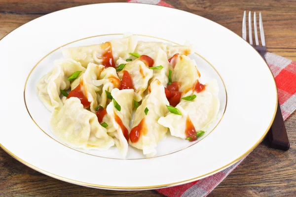 Zelfgemaakte Dumplings, Russische Pelmeni — Stockfoto