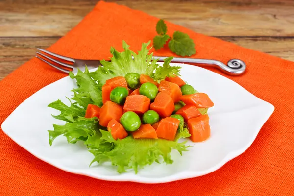 Juicy Vegetable Stew. Paprika, Peas and Carrots. Diet Food — Stock Photo, Image