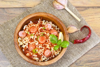 Sosis tabakta ile makarna