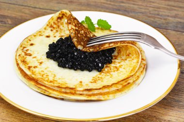 siyah havyar ile Pancakes