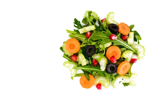 Arúgula, zanahoria, aceituna y apio aislados sobre fondo blanco . —  Fotos de Stock