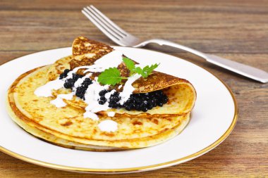 siyah havyar ile Pancakes