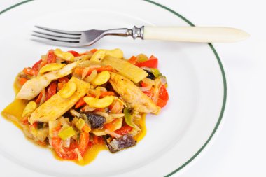 Kaju fıstığı, sebze ve Soya soslu tavuk. Asya Cuisin