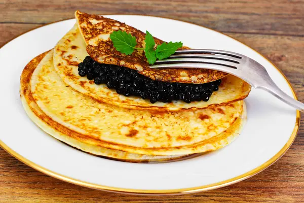 Panquecas com caviar preto — Fotografia de Stock