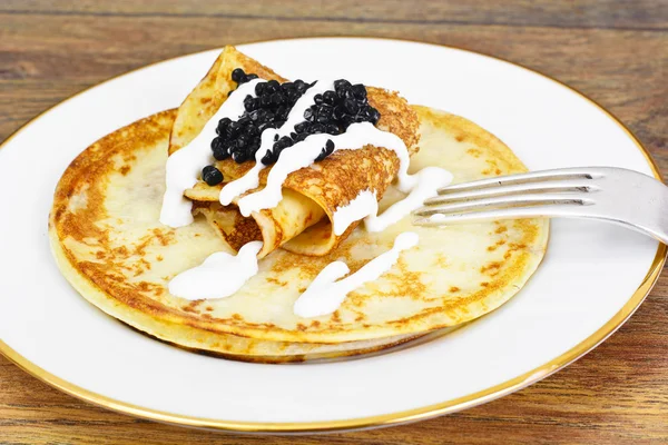 Crêpes au caviar noir — Photo