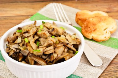 Fried mantar soğan, Bruschetta, kruton, Chives ile