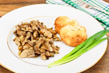 Fried mantar soğan, Bruschetta, kruton, Chives ile