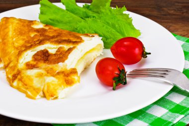 Sağlıklı diyet gıda: sahanda yumurta domates, marul ve V