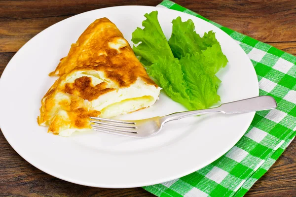 Gesunde Ernährung: Rührei mit Salat — Stockfoto