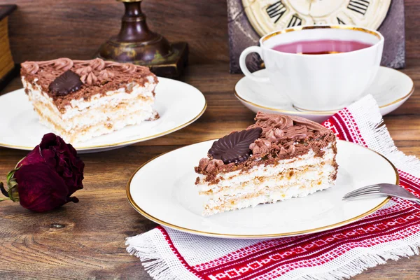 Bezes Cake with Nuts, Whipped Cream and Chocolate — Stock Photo, Image