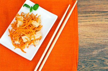 Kore havuç ile kuşkonmaz ve soya fasulyesi. Asya Mutfağı