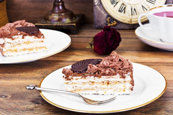 Bezes Cake with Nuts, Whipped Cream and Chocolate — Stock Photo, Image