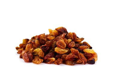 bir avuç kuru üzüm beyaz zemin üzerine izole