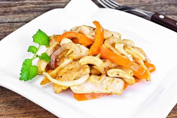 Chicken with Cashew Nuts and Sweet Paprika Grilled. Asian, Thai — Stock Photo, Image