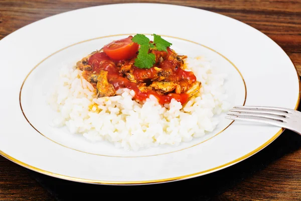 Konserve balık domates soslu pilav — Stok fotoğraf