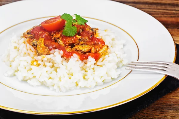 Riso con Conserve di Pesce in Salsa di Pomodoro — Foto Stock