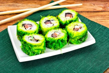 Suşi Roll Chukoy, somon ve peynir ile