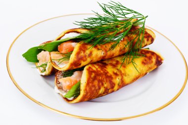 Krep rulo somon Fried, keçi peyniri, rezene ve vahşi Ga