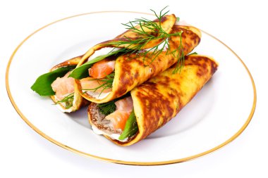 Krep rulo somon Fried, keçi peyniri, rezene ve vahşi Ga