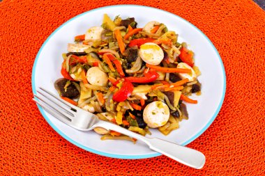 Sebze sosis ile Çince