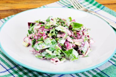 Marul, Radicchio ve doğal düşük yağlı yoğurt