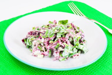 Marul, Radicchio ve doğal düşük yağlı yoğurt