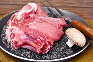 Parça taze çiğ Dana eti, Dana eti