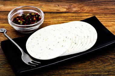 Peynir lor otlar ile