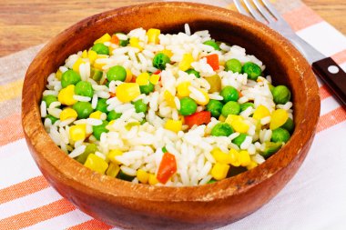 Sebzeler, havuç, bezelye risotto