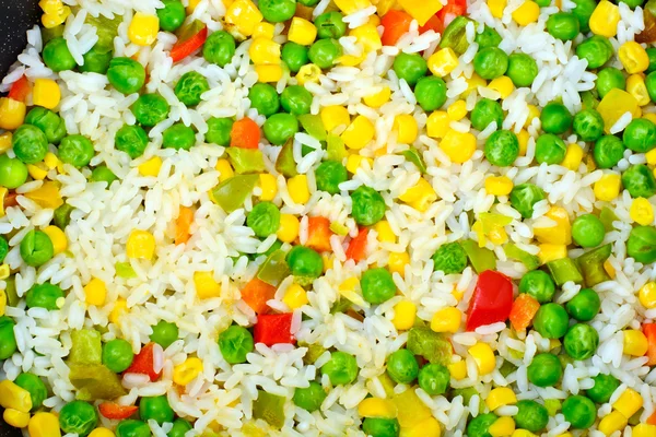 Sebzeler, havuç, bezelye risotto