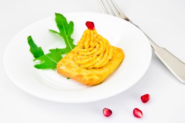 Forshmak: Herring tereyağı, havuç ve kraker ile