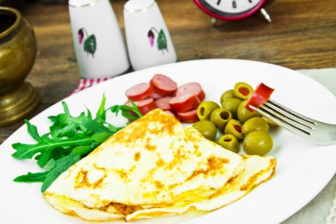 Sağlıklı diyet gıda: sebzeli omlet