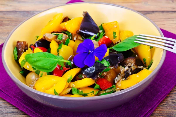 Ensalada de berenjena con pimentón — Foto de Stock