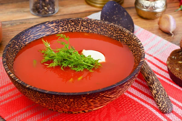 Sopa de tomate em prato. Cozinha Nacional Italiana — Fotografia de Stock