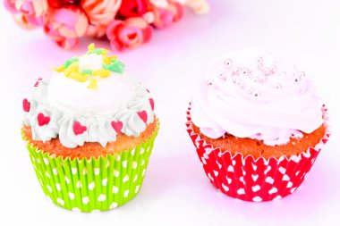 Kremalı pasta, Cupcake ahşap arka plan üzerinde.